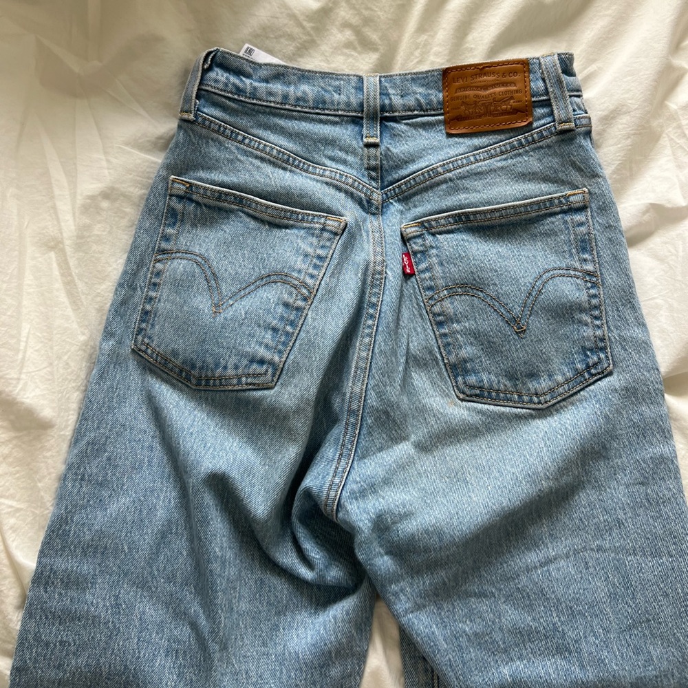 Levi’s Ribcage Straight Jeans - Picture 3 of 4